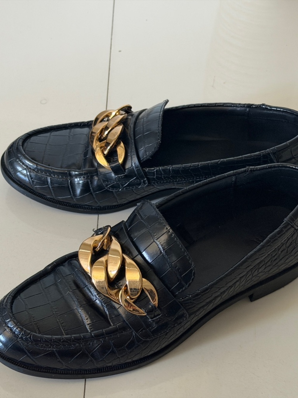 Zara Black Croc-Embossed Loafers with Gold Chain